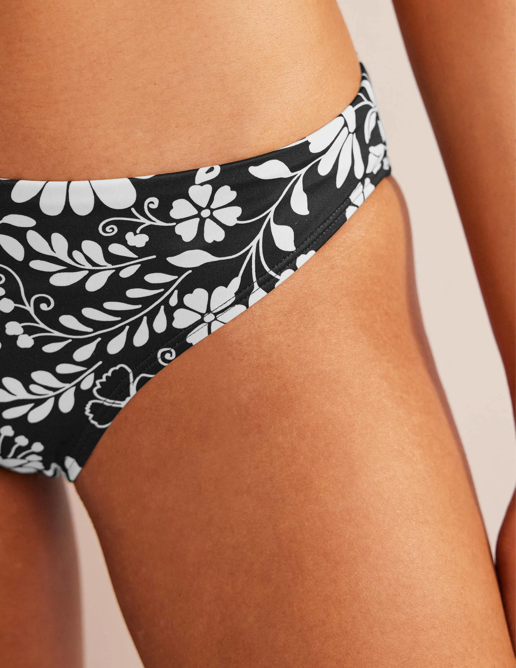 Classic Bikini Bottoms-Nero, Gardenia Sprig