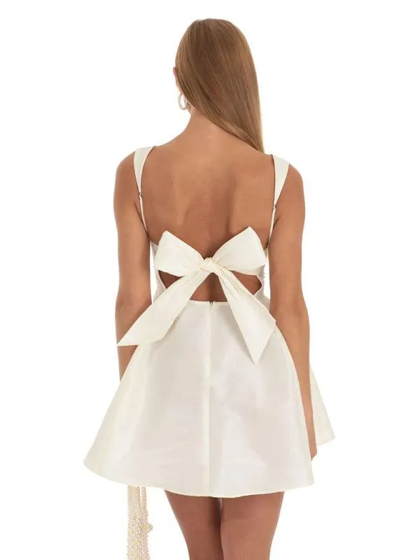 Elegant Bow-Detail Square Neck Swing Dress - Flattering and Versatile Fashion Piece