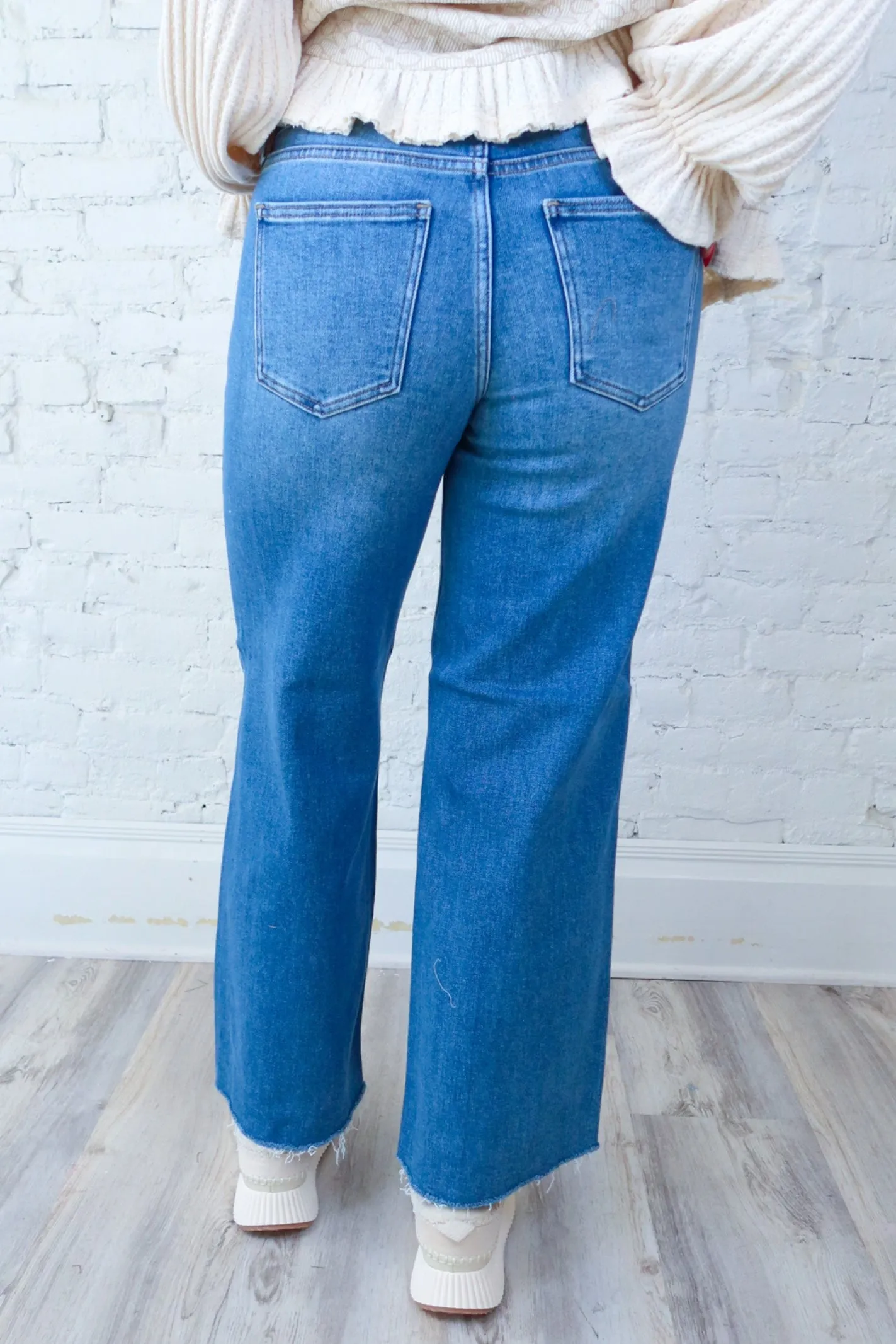 Relaxed Wide Leg Jean