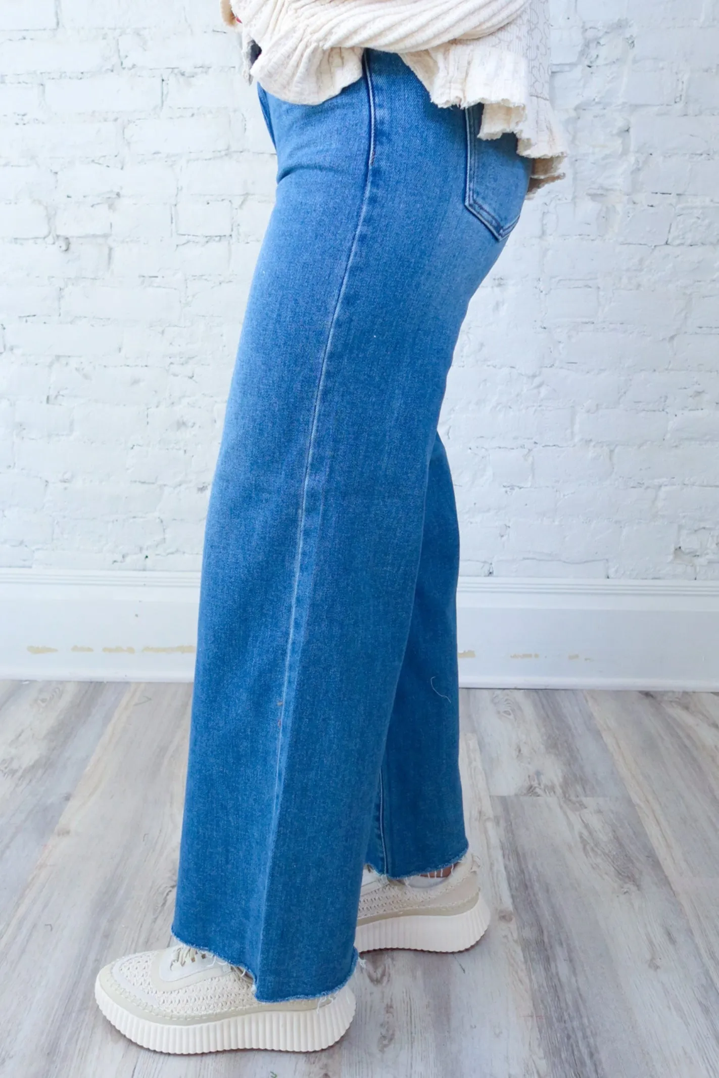 Relaxed Wide Leg Jean