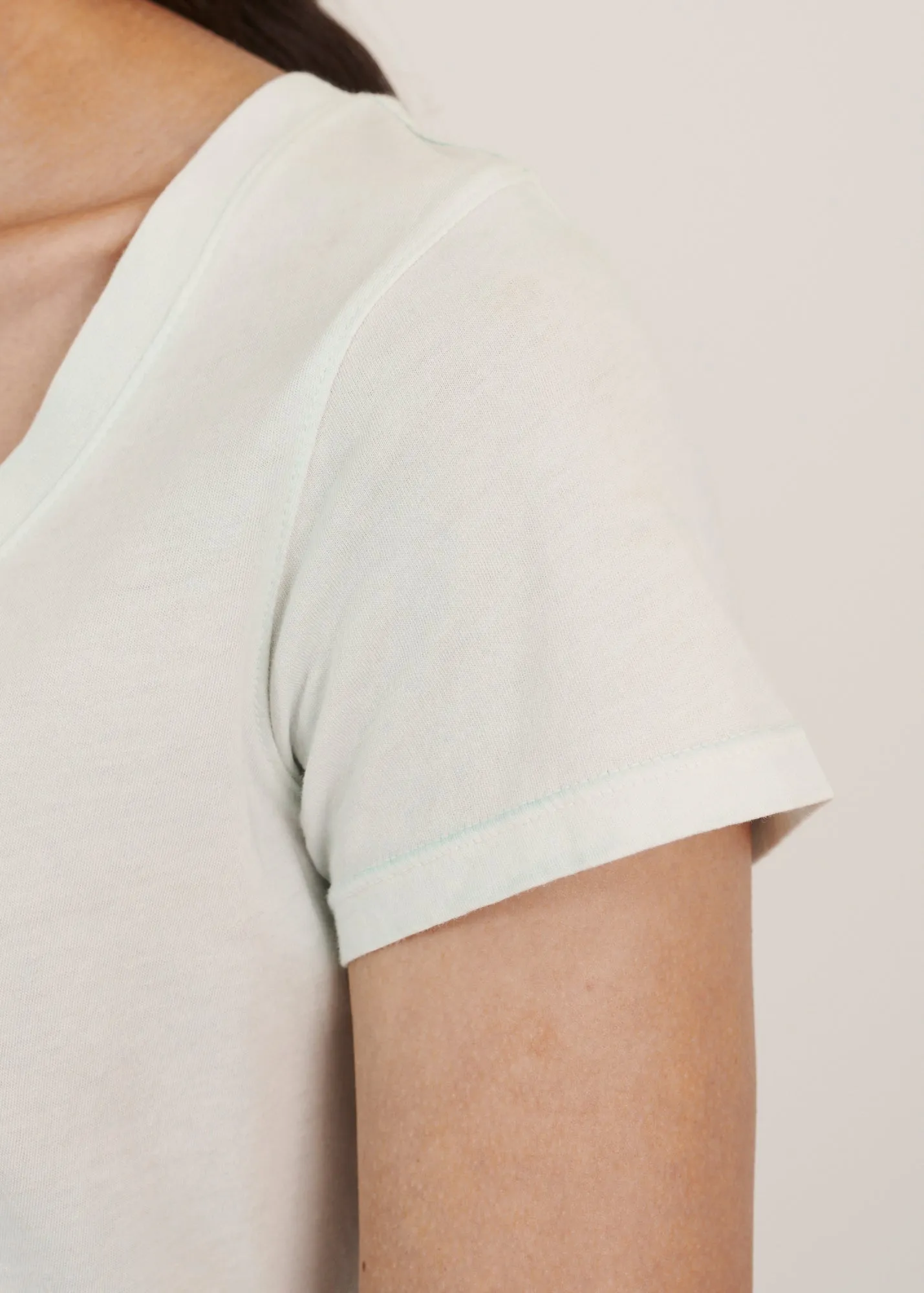 Women's Short Sleeve Spray Wash V Neck Tee W92V09N-S